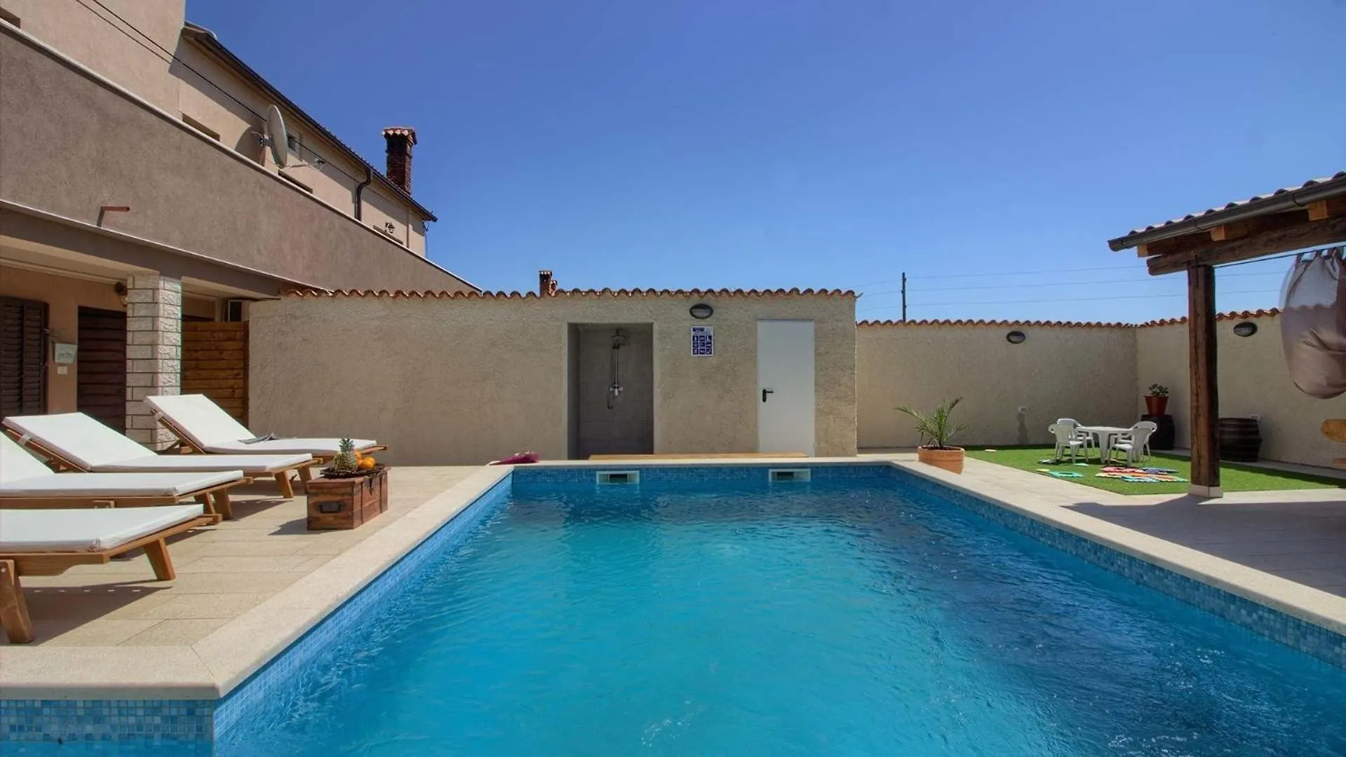 Ferienhaus Mit Privatpool Fuer 6 Personen Ca 89 Qm In Manjadvorci, Istrien Bucht Von Rasa 펜션 Manjadvorci
