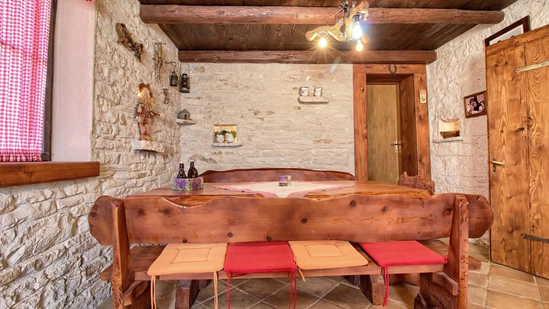 Ferienhaus Mit Privatpool Fuer 6 Personen Ca 89 Qm In Manjadvorci, Istrien Bucht Von Rasa Manjadvorci